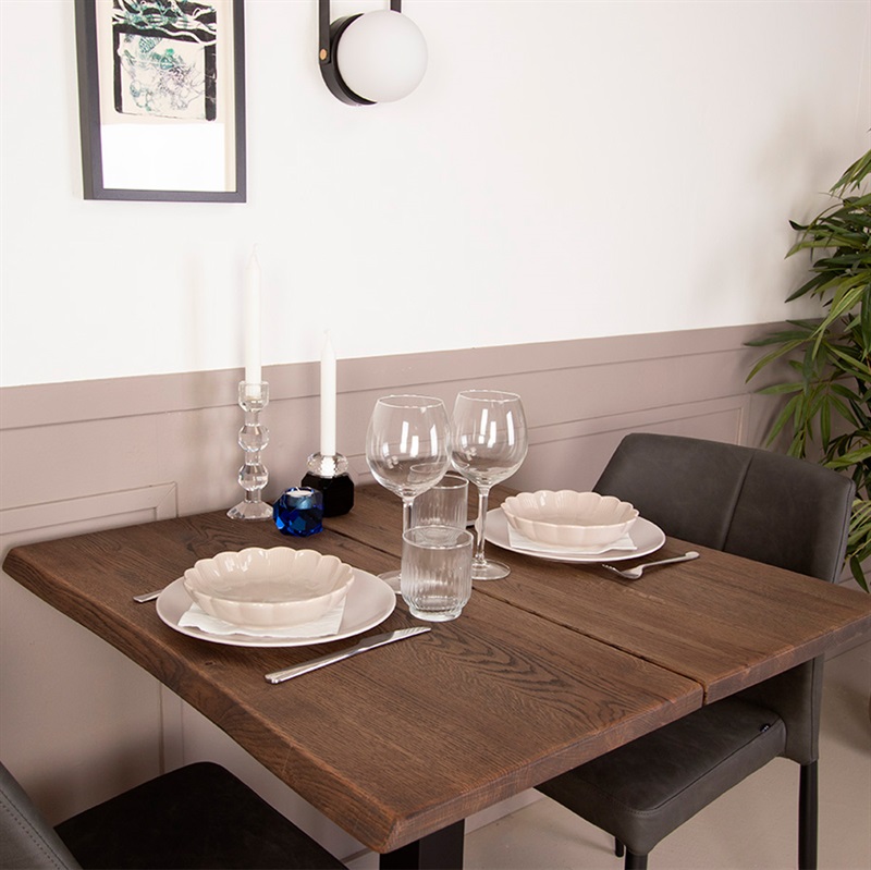 Café-/bar/sofabord i massiv eg 72×72 cm (model: Curve)
